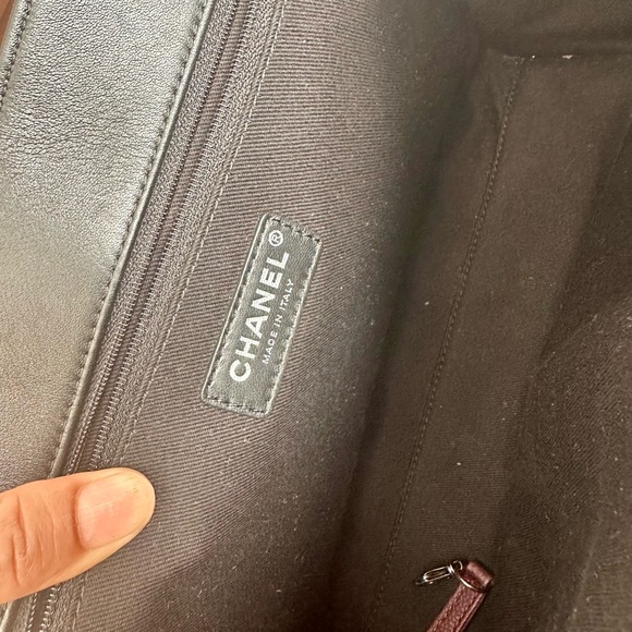 CHANEL TOTE - Picture 8 of 13